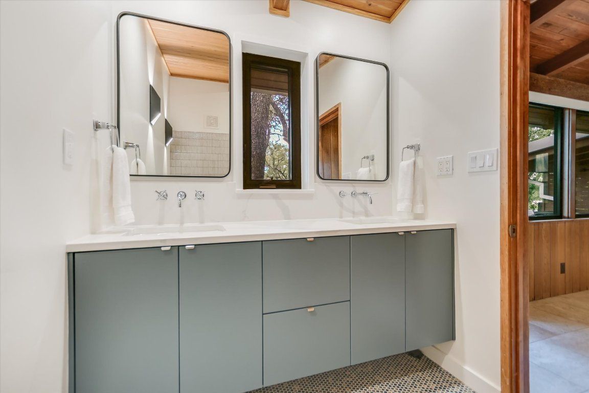 Bathroom, Dual Sink Vanities, Interior