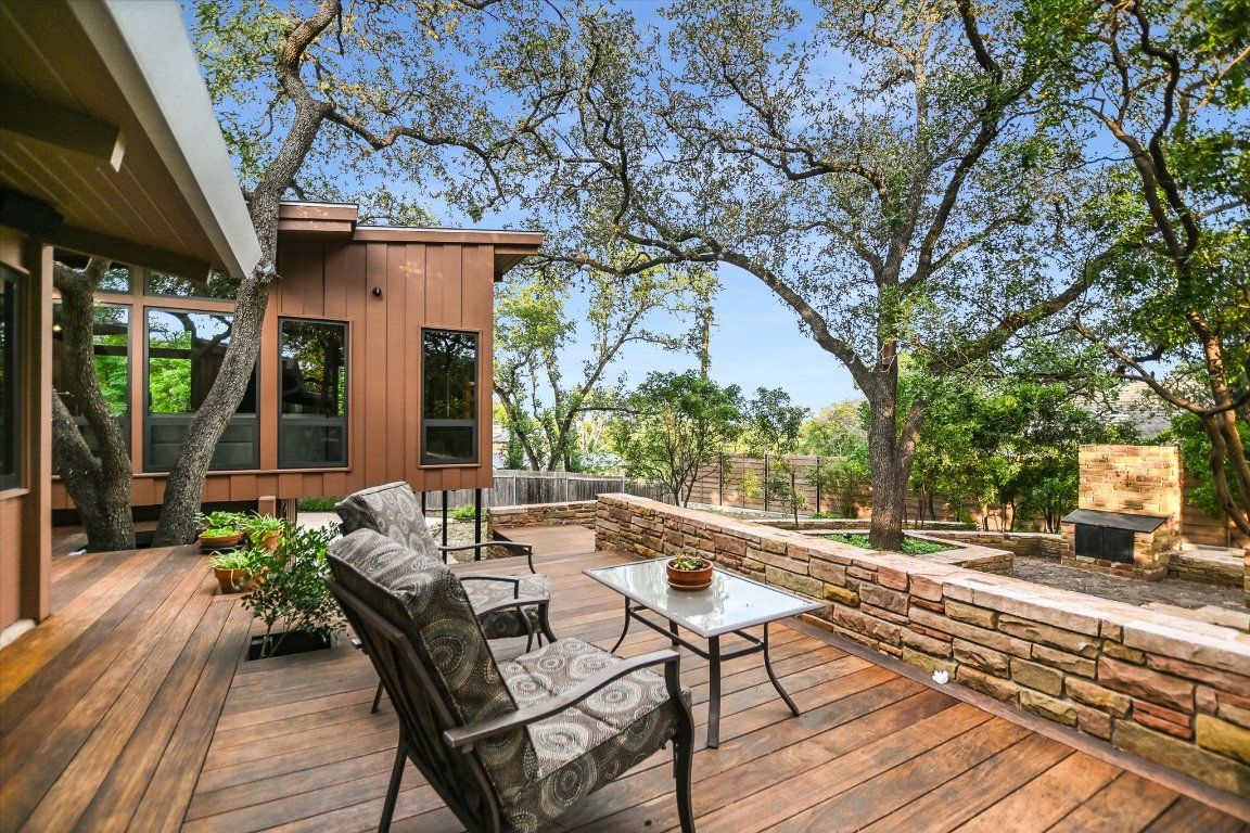 Exterior, Fireplace