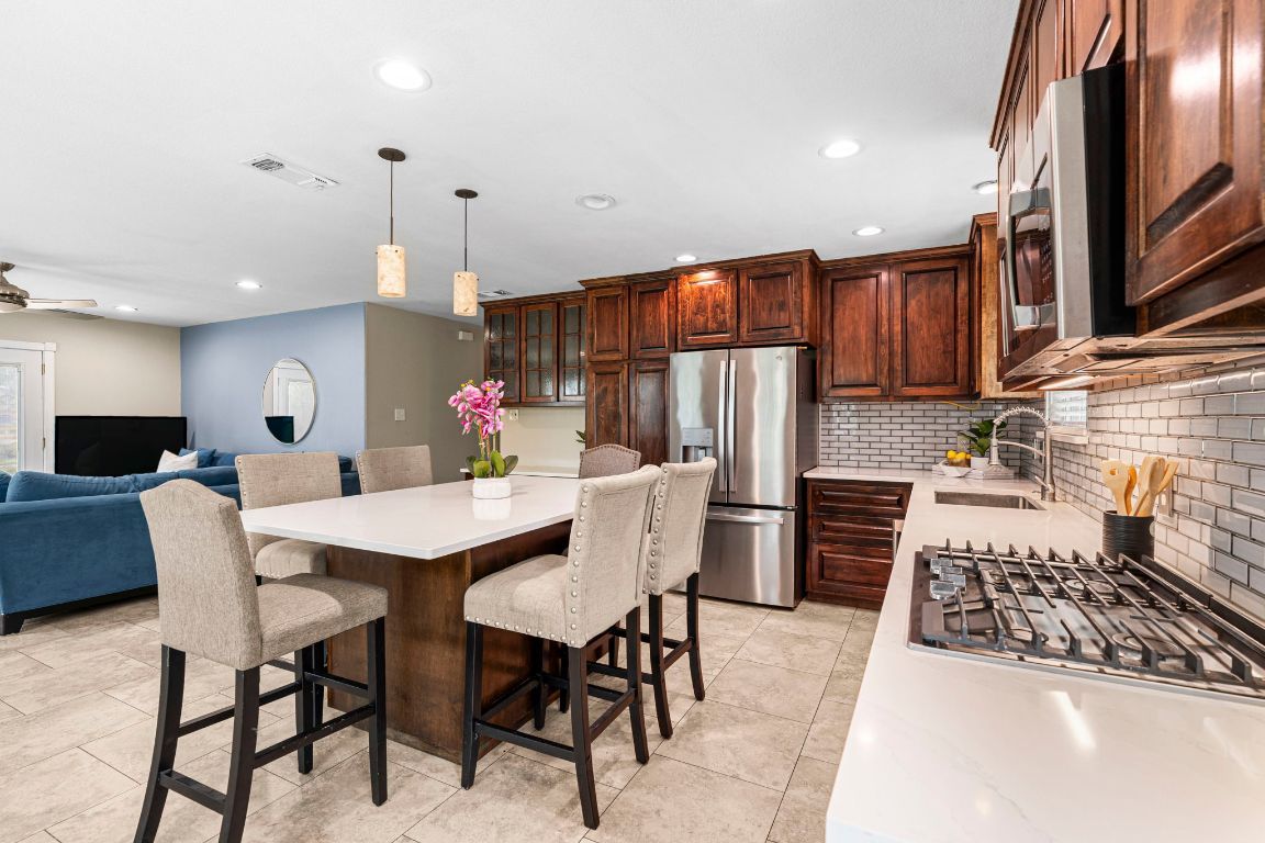Dining room, Interior, Kitchen, Pendant Lights, Recessed Lighting, Stainless Steel Appliances