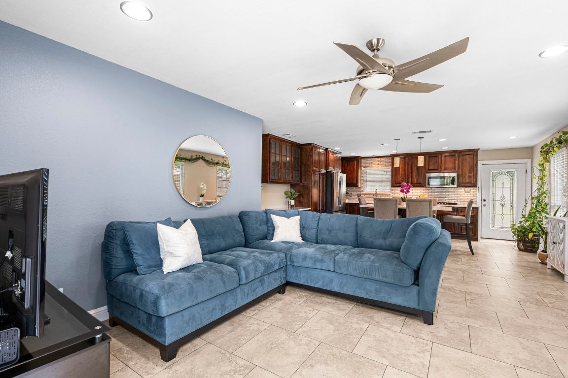 Dining room, Interior, Kitchen, Living room, Pendant Lights, Recessed Lighting, Stainless Steel Appliances