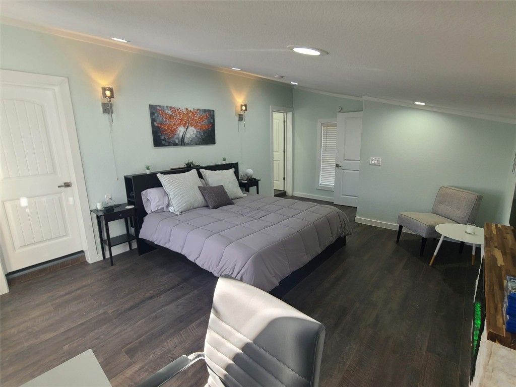Bedroom, Interior, Recessed Lighting, Wood Texture Flooring