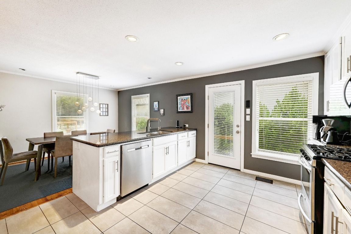 Dining room, Interior, Kitchen, Pendant Lights, Recessed Lighting