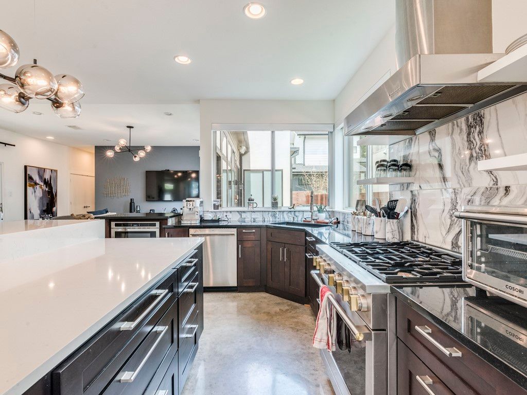 Dining room, Interior, Kitchen, Pendant Lights, Recessed Lighting, Stainless Steel Appliances