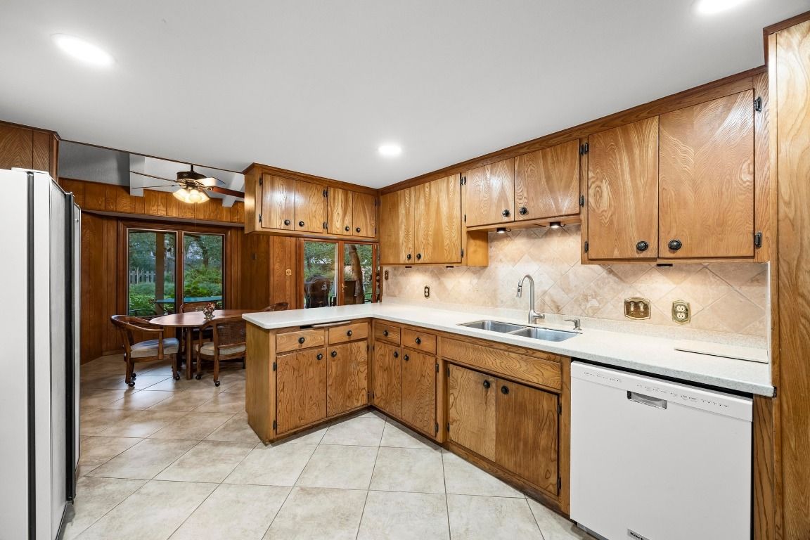 Dining room, Interior, Kitchen, Recessed Lighting