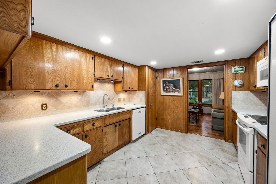 Interior, Kitchen, Recessed Lighting, Wooden Walls