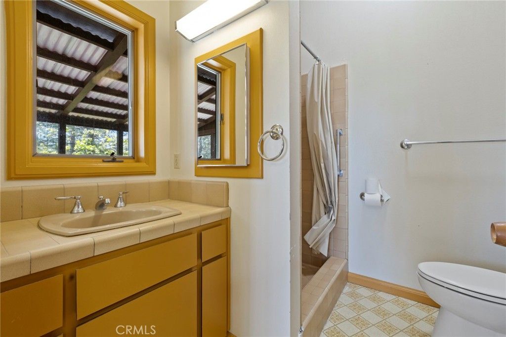 Bathroom, Interior, Tile Countertops