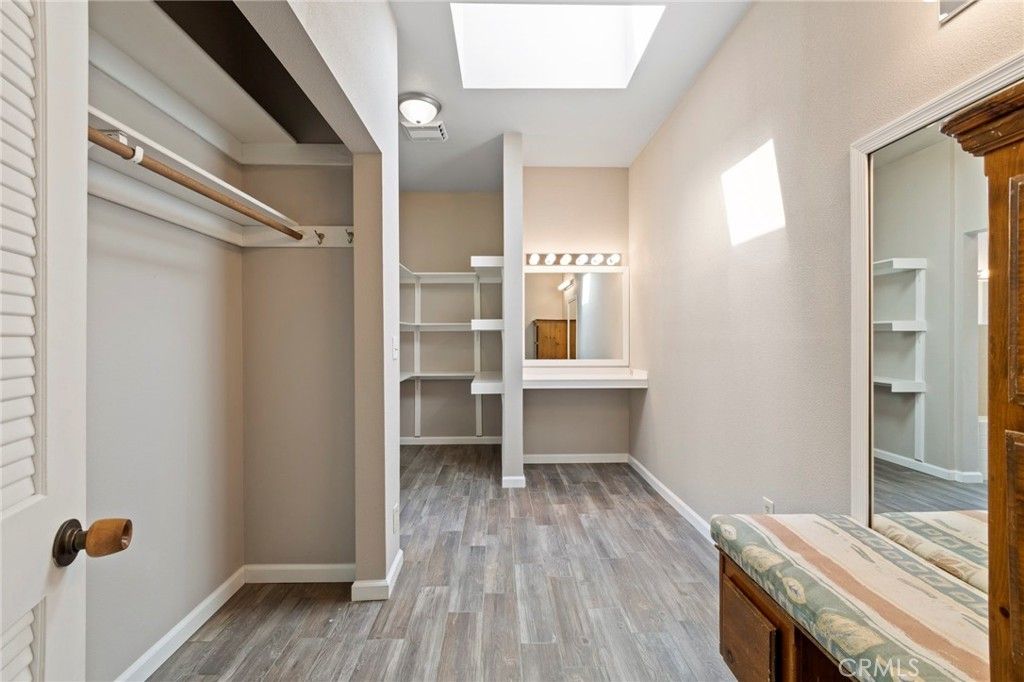 Interior, Walk-in Closets, Wood Texture Flooring