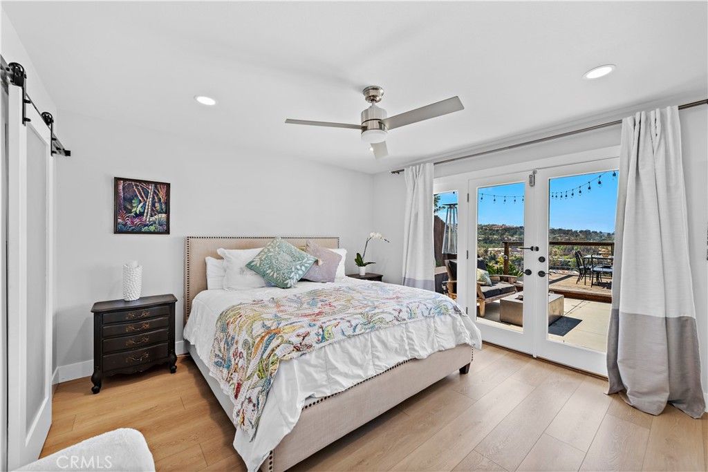 Bedroom, Interior, Recessed Lighting, Water, Wood Texture Flooring