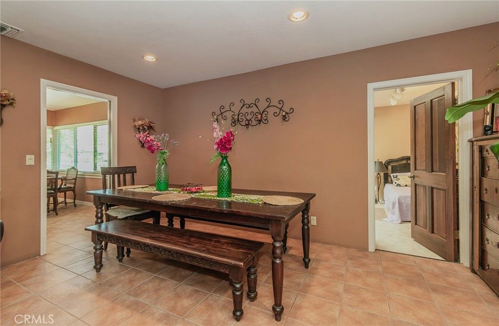 Dining room, Interior, Recessed Lighting