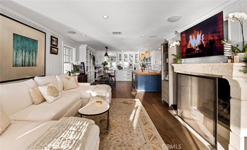 Dining room, Interior, Kitchen, Living room, Pendant Lights, Recessed Lighting, Wood Texture Flooring