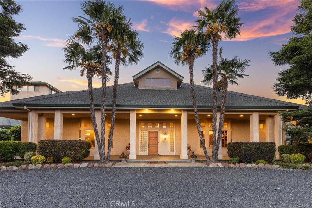 Exterior, Facade, Ranch