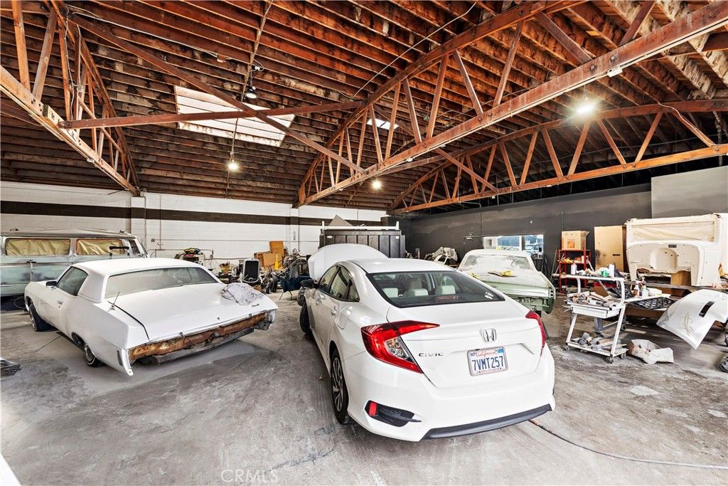 Garage, Interior, Wooden Beams
