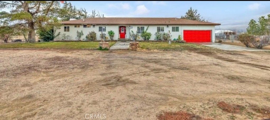 Backyard, Exterior, Facade, Ranch