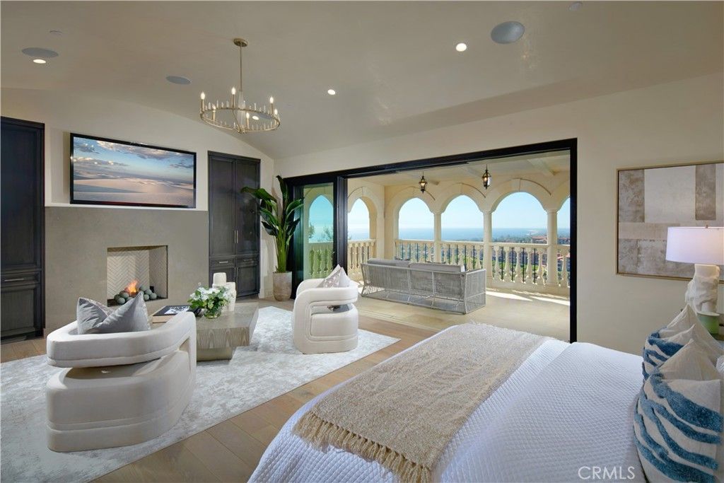 Bedroom, Interior, Pendant Lights, Recessed Lighting, Water, Wood Texture Flooring
