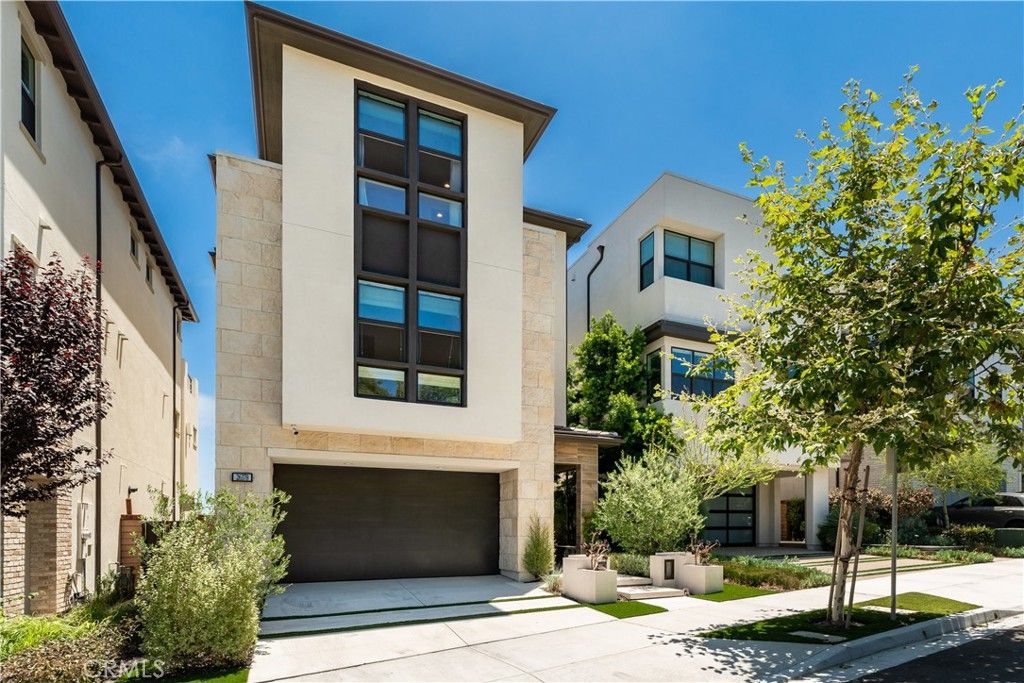 Attached, Exterior, Facade, Modern