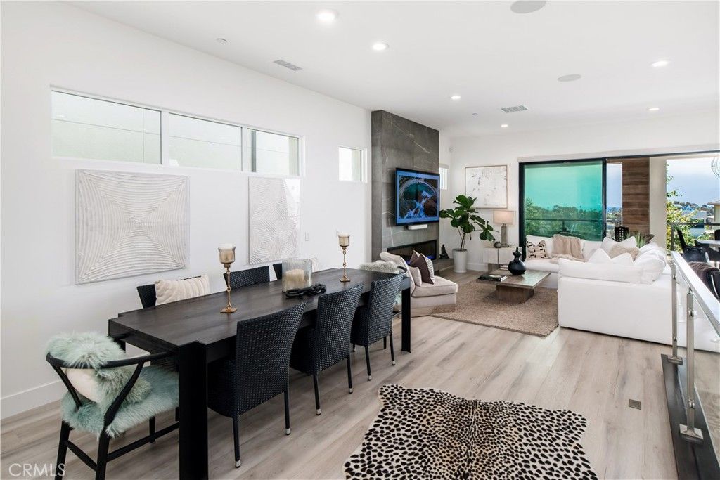 Dining room, Interior, Living room, Recessed Lighting, Wood Texture Flooring