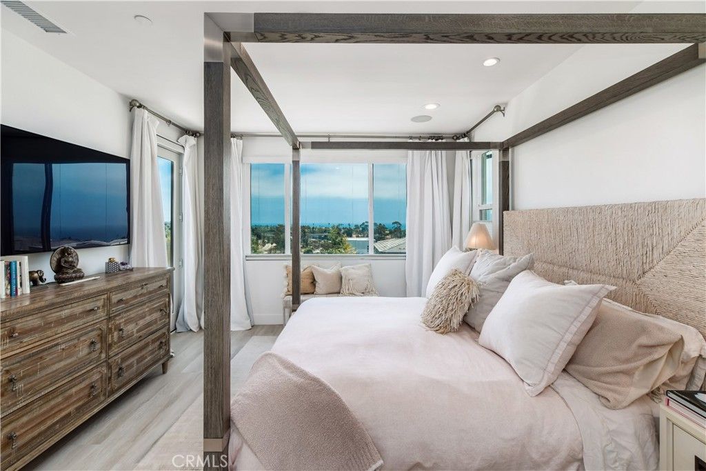 Bedroom, Interior, Recessed Lighting, Water, Wood Texture Flooring