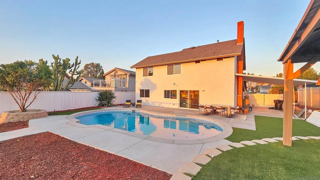 Backyard, Exterior, Pool