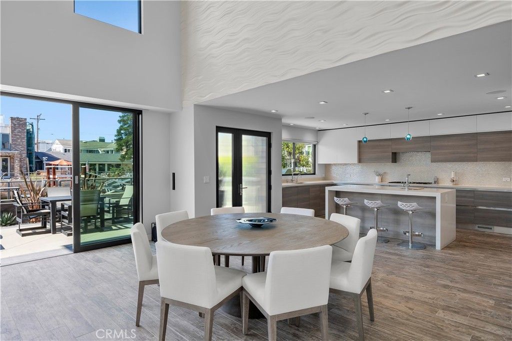 Dining room, Interior, Kitchen, Pendant Lights, Recessed Lighting, Wood Texture Flooring