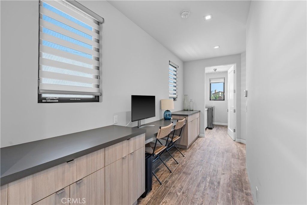 Home Office, Interior, Recessed Lighting, Wood Texture Flooring