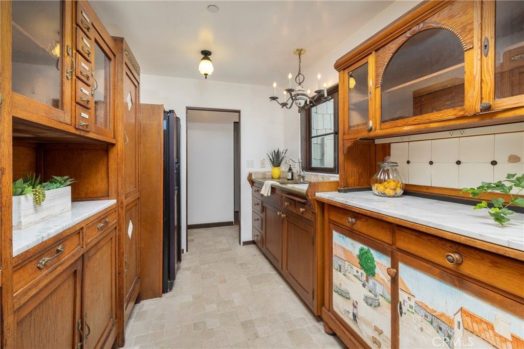 Chandelier, Interior, Kitchen