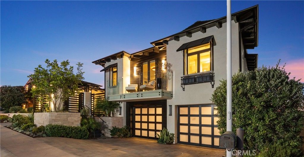 Attached, Exterior, Facade, Modern