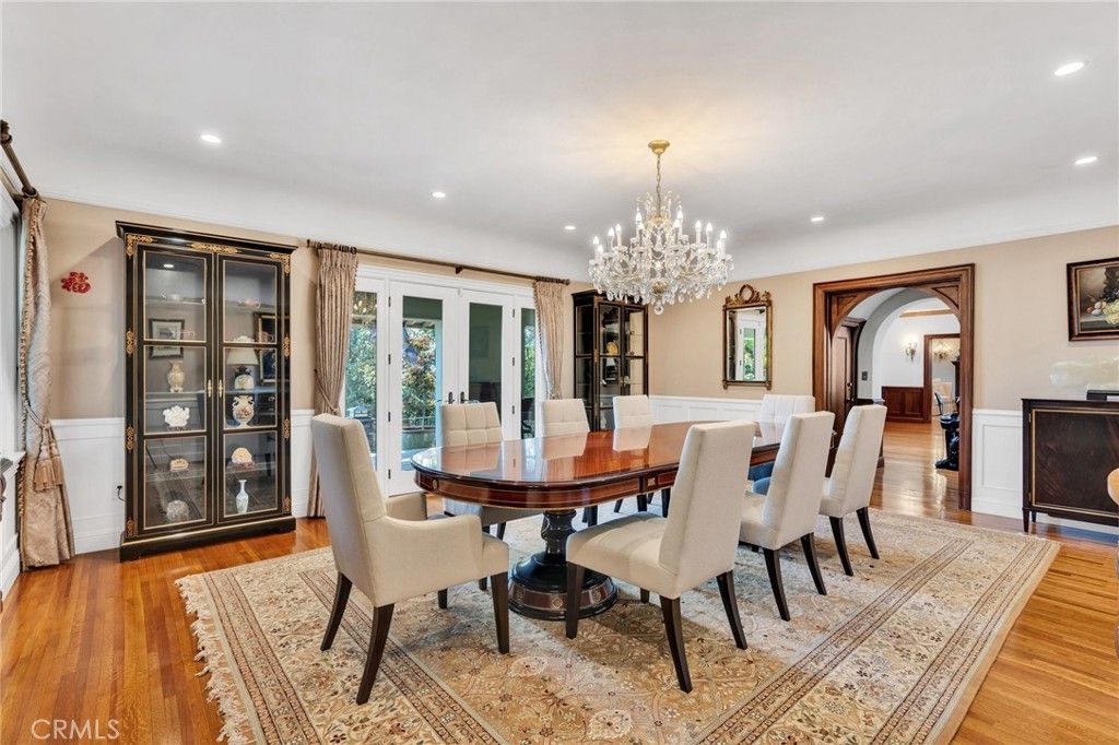 Chandelier, Dining room, Interior, Recessed Lighting, Wood Texture Flooring