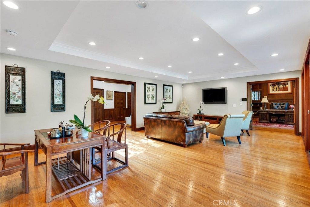 Dining room, Interior, Living room, Recessed Lighting, Wood Texture Flooring