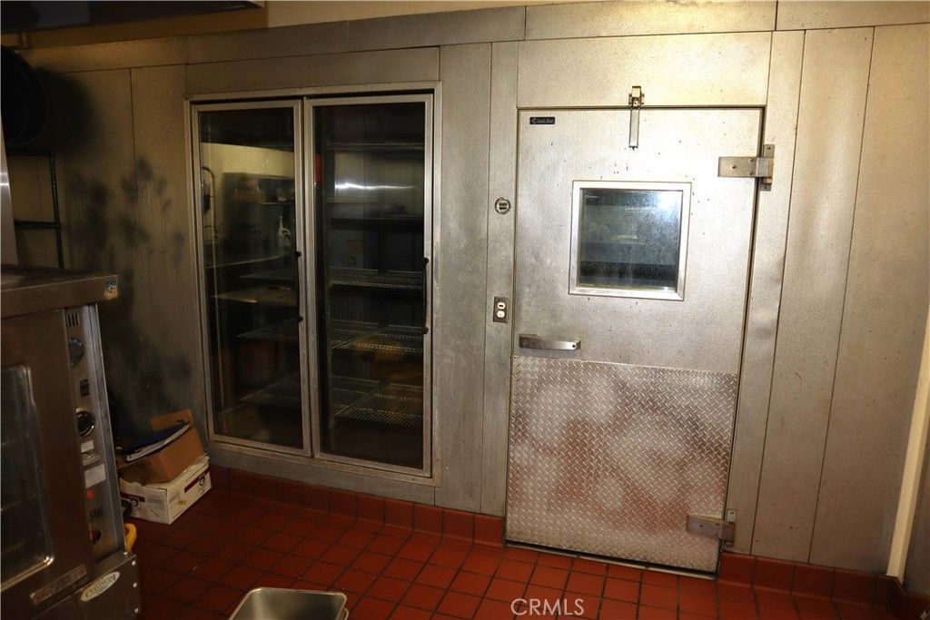 Elevator, Exterior