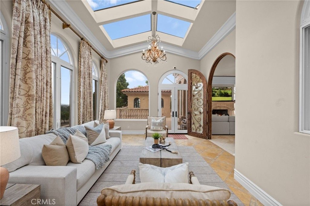 Chandelier, Interior, Living room