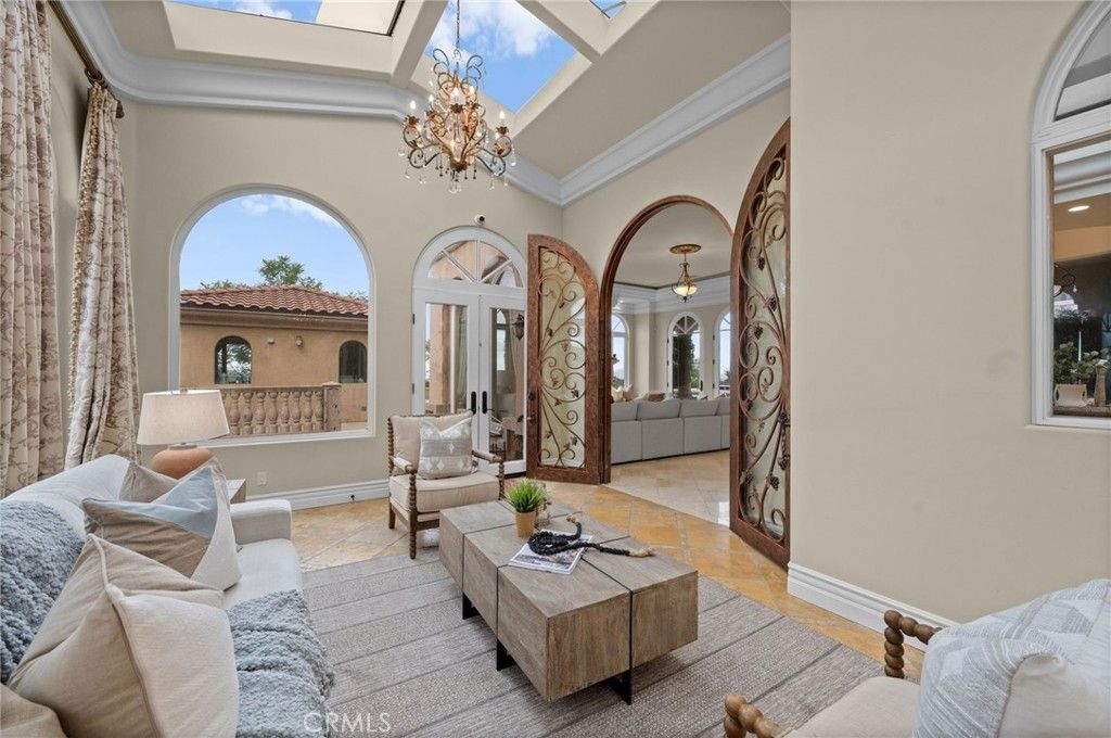 Chandelier, Interior, Living room