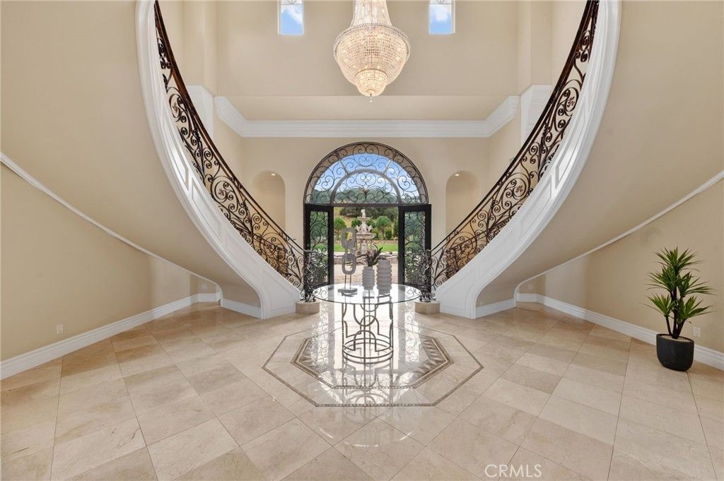 Chandelier, Interior