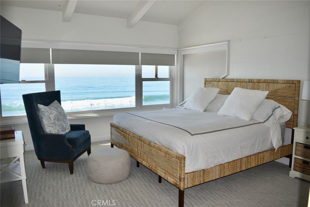Bedroom, Interior, Water