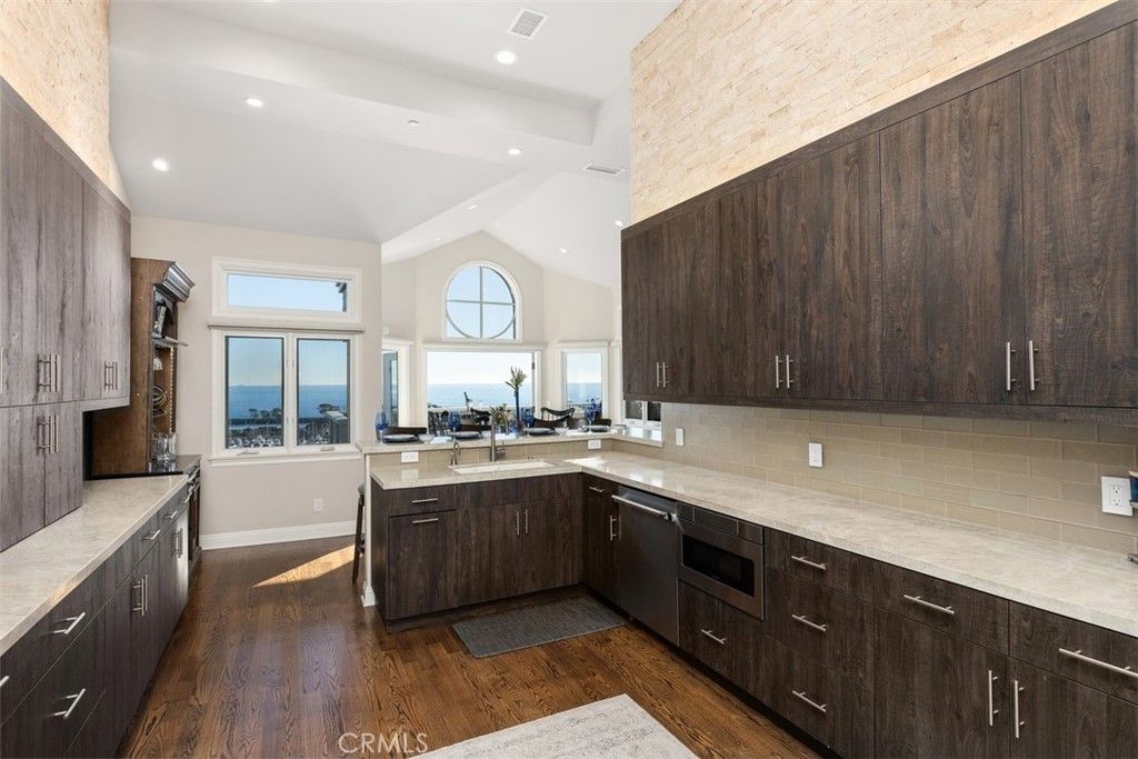 Interior, Kitchen, Recessed Lighting, Water, Wood Texture Flooring
