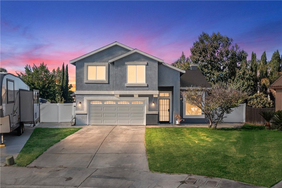 Attached, Exterior, Facade, American Craftsman