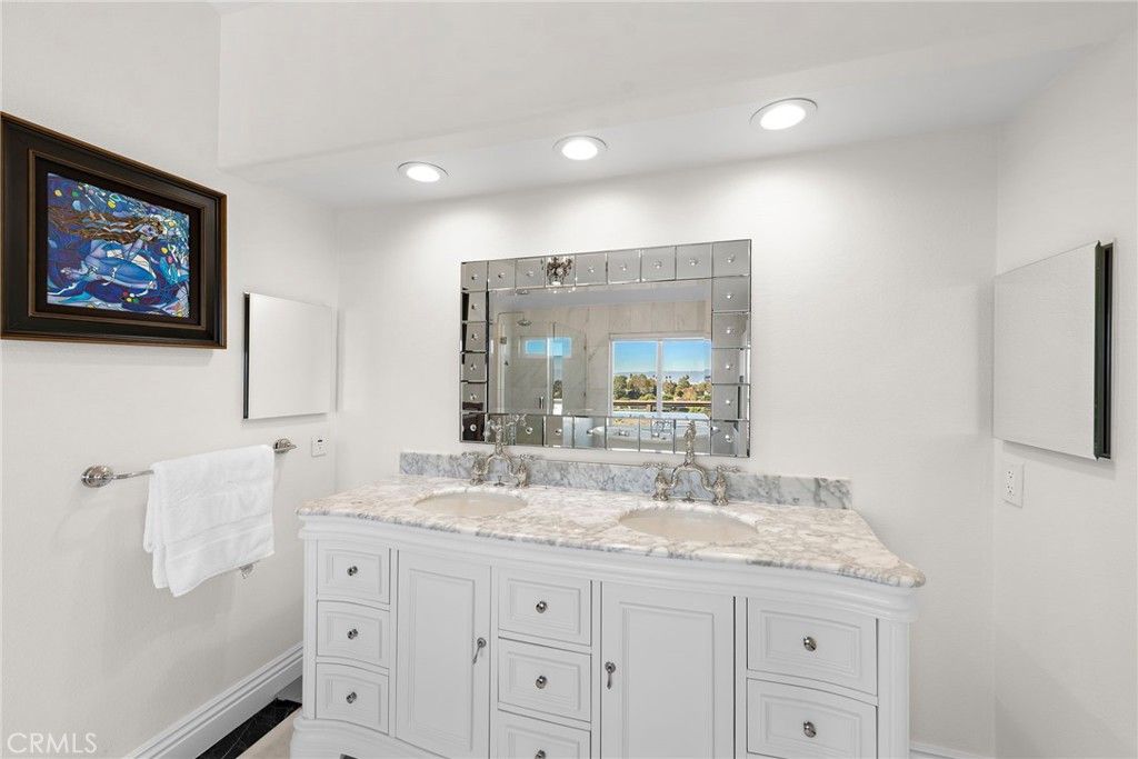 Bathroom, Dual Sink Vanities, Interior, Recessed Lighting