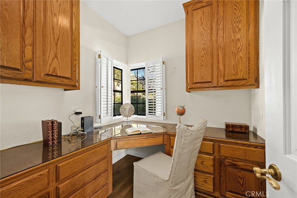 Home Office, Interior