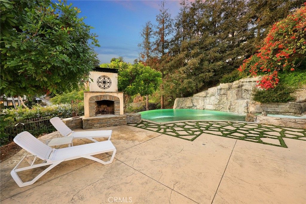 Exterior, Fireplace, Pool