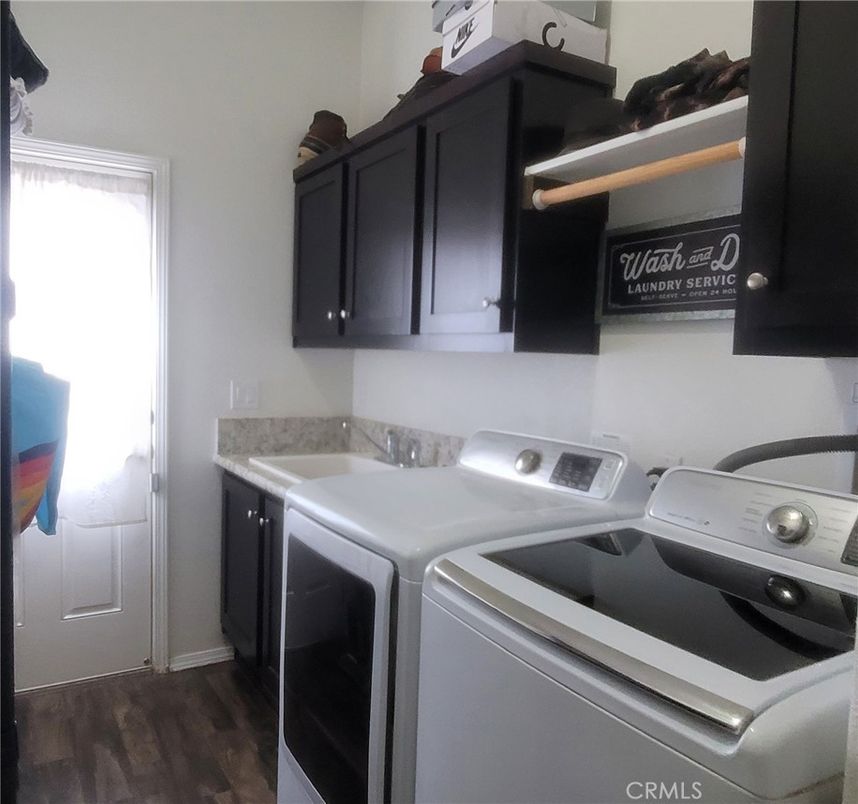 Interior, Washer, Wood Texture Flooring
