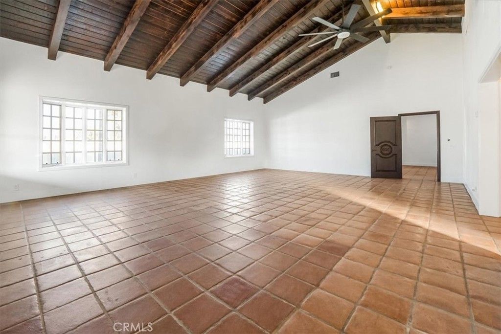 Empty room, Interior, Wooden Beams, Wooden Ceilings