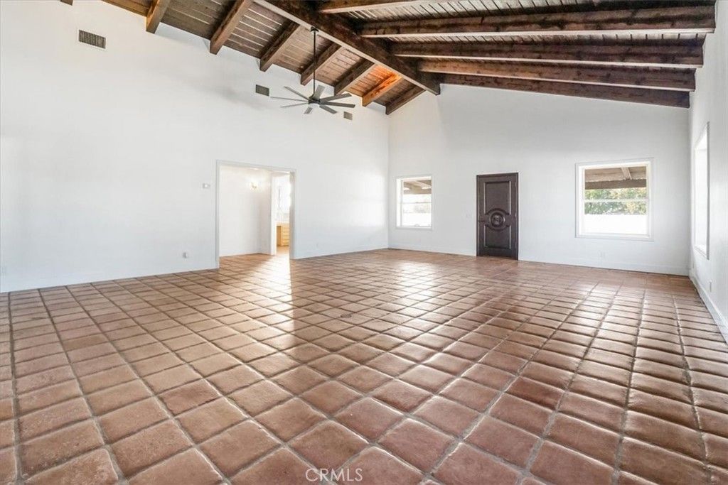 Empty room, Interior, Wooden Beams, Wooden Ceilings
