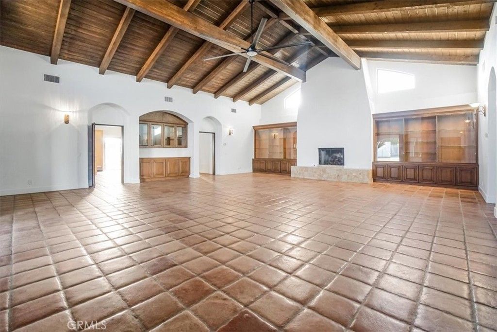 Empty room, Interior, Wooden Beams, Wooden Ceilings