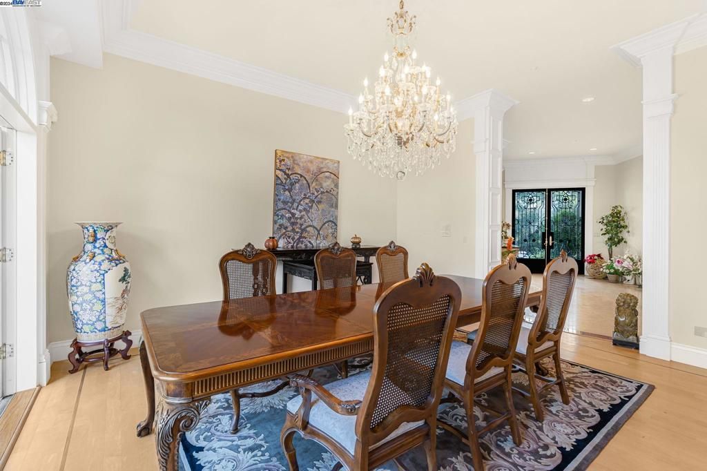 Chandelier, Dining room, Interior, Recessed Lighting, Wood Texture Flooring