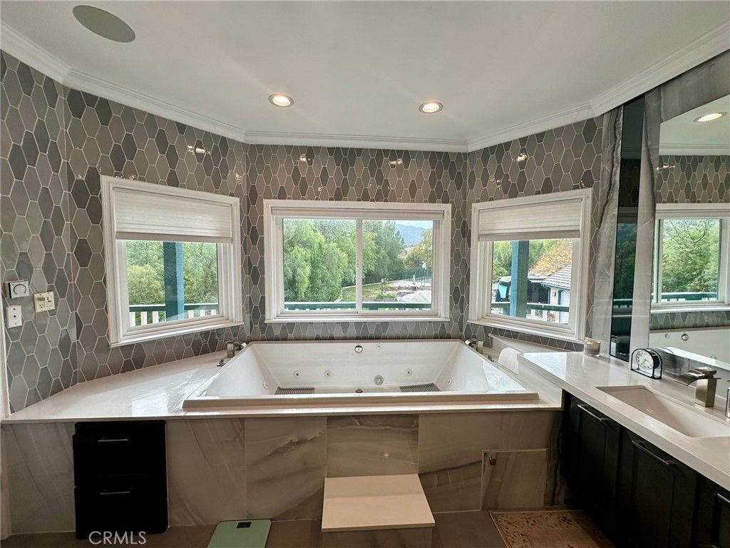 Bathroom, Interior, Recessed Lighting