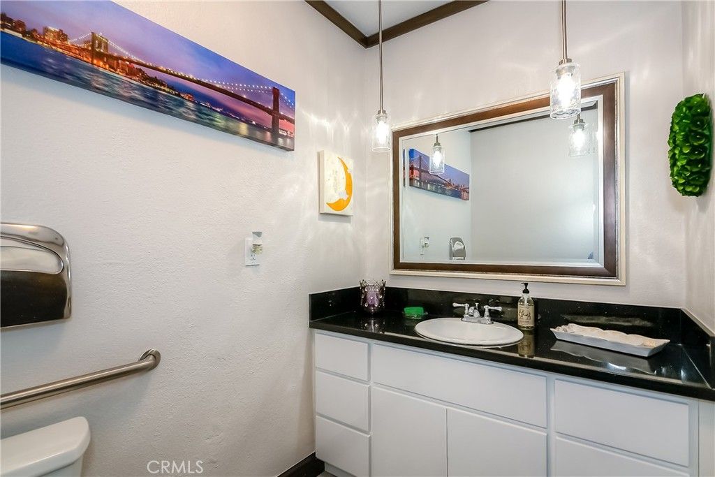 Bathroom, Dual Sink Vanities, Interior, Pendant Lights