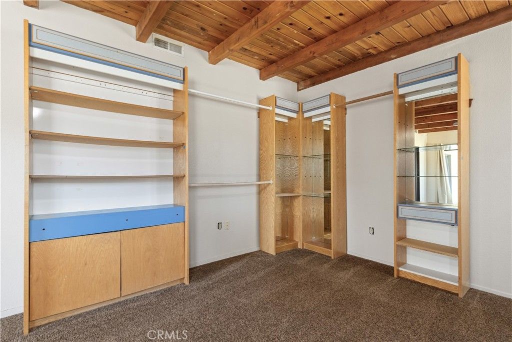 Empty room, Interior, Wooden Beams, Wooden Ceilings