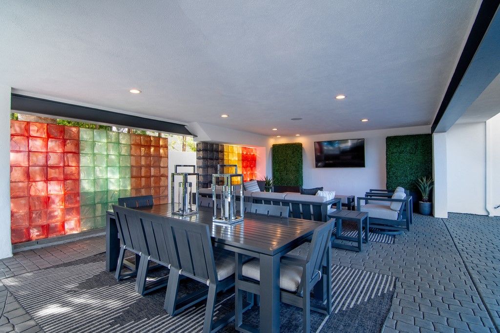 Dining room, Interior, Recessed Lighting