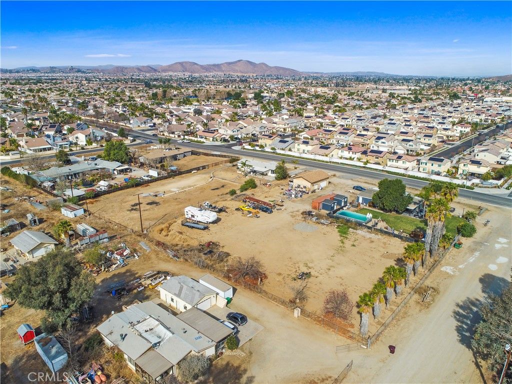 Exterior, Drone