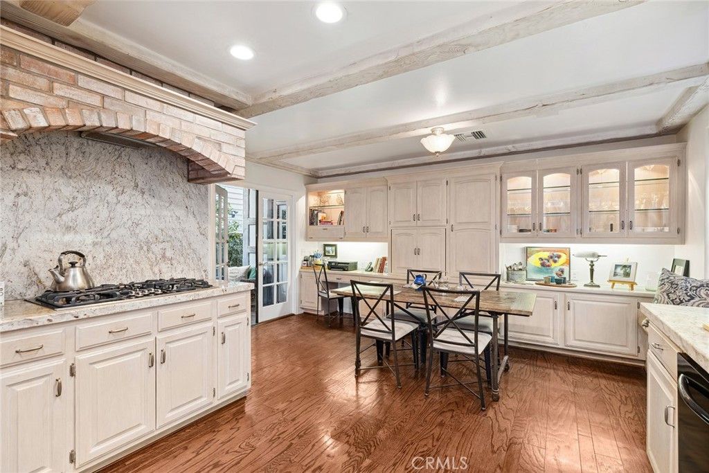Dining room, Interior, Kitchen, Recessed Lighting, Wood Texture Flooring