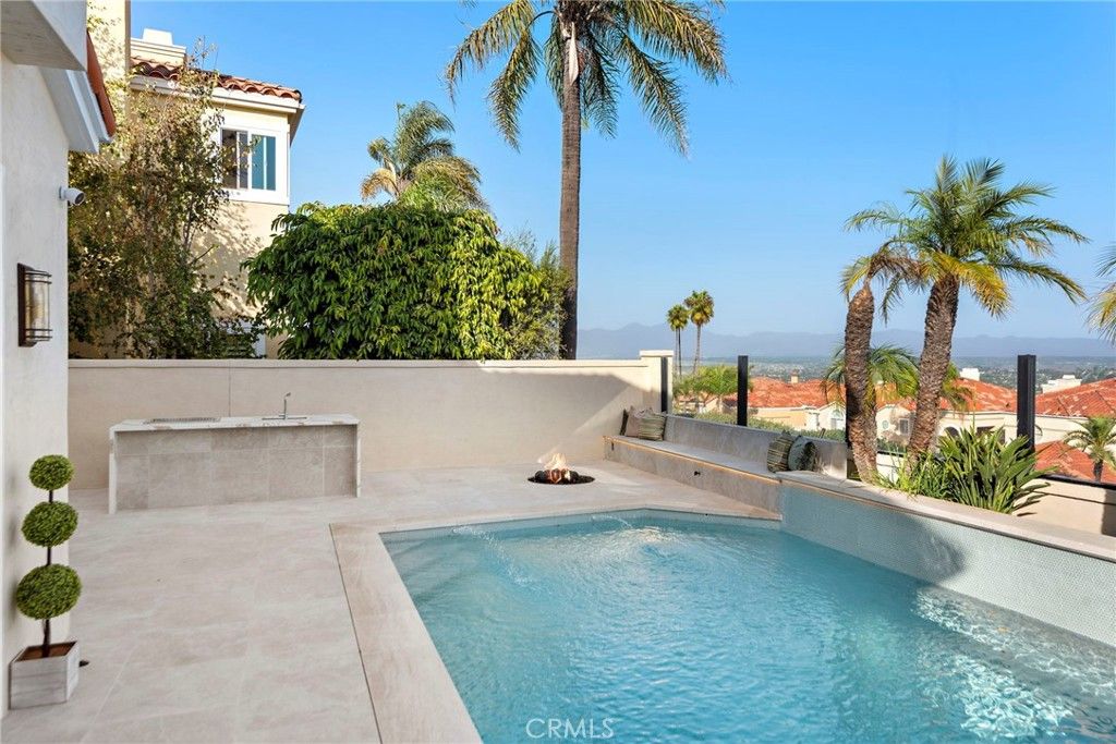 Exterior, Pool, Water